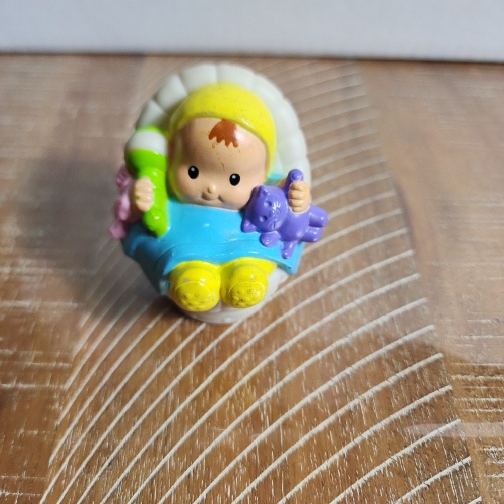 Fisher-Price‎ Little People Baby in Bassinet Figure 2004 Rattle Purple Cat Toy